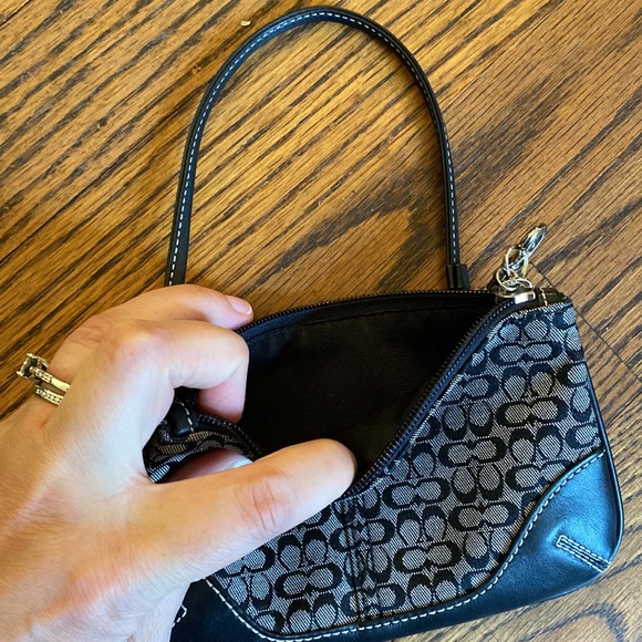 Vintage Coach wristlet, black. Excellent condition! - Picture 3 of 5
